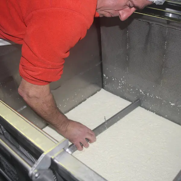 Fabrication de tommes et tomettes : 1.